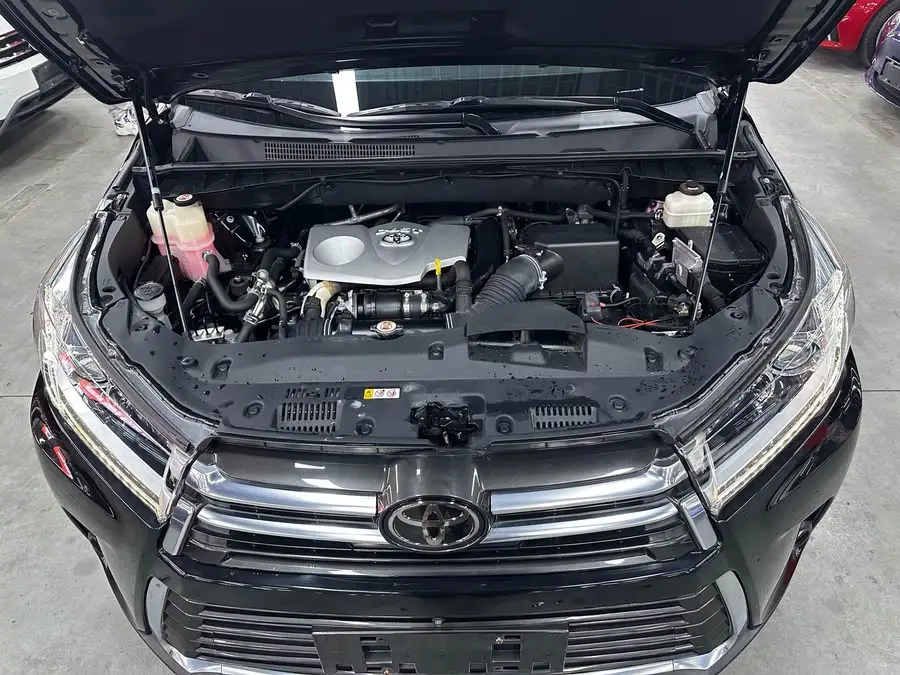 Highlander 2018 2.0T AWD Premium 7-Seater National VI