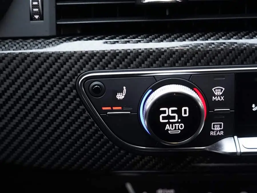 أودي RS 4 2023 RS4 أفانت إصدار بلاك