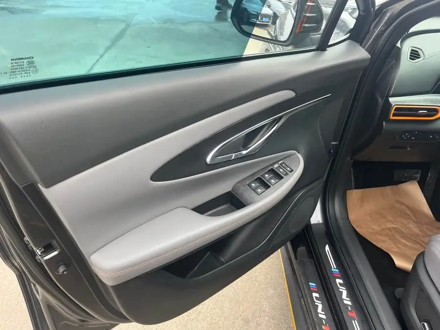 تشانجان UNI-T 2022 1.5T النسخة الرياضية المتميزة