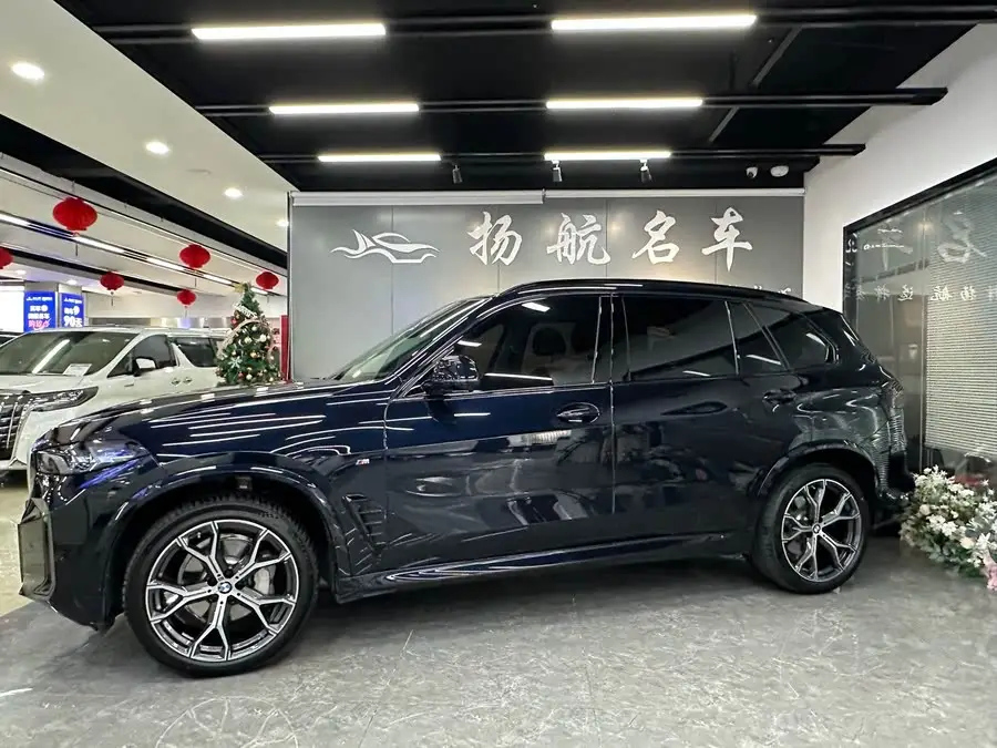 بي إم دبليو X5 2023 xDrive 30Li حزمة رياضية M الليلية