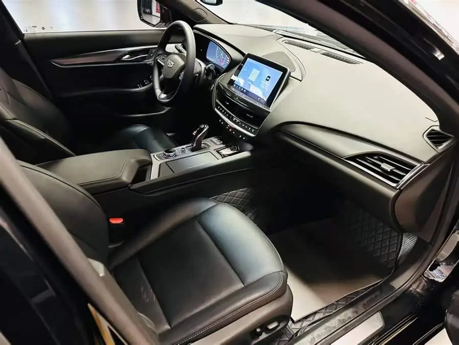 كاديلاك CT5 2023 28T الفاخرة (الإصدار القياسي)