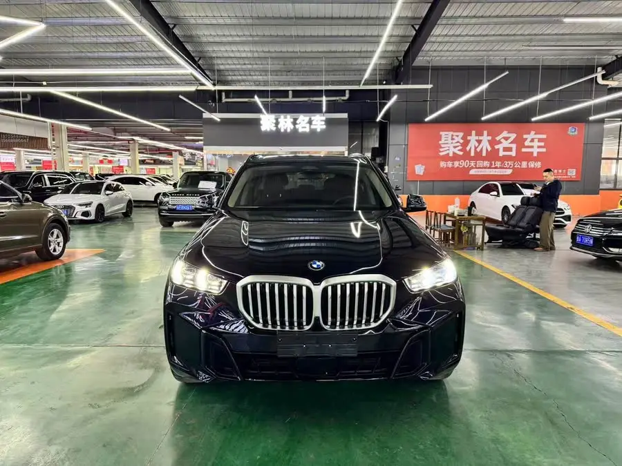 بي إم دبليو X5 2023 xDrive 30Li حزمة رياضية ليلية M