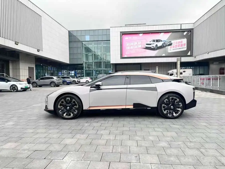 هاي في HiPhi Z 2023 موديل خمسة مقاعد