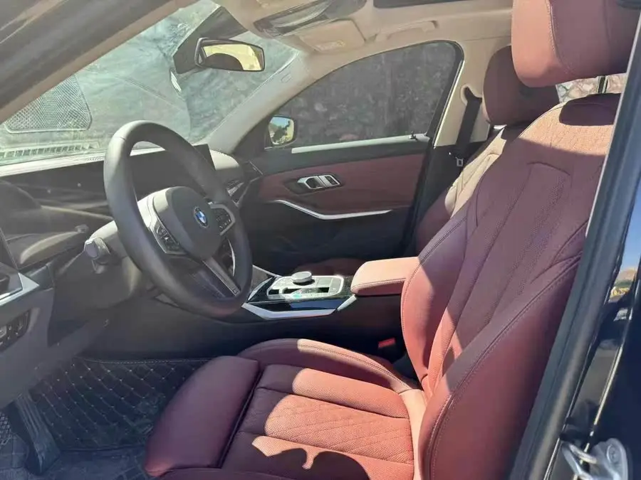 بي إم دبليو i3 2024 eDrive 40 L مجموعة الليل