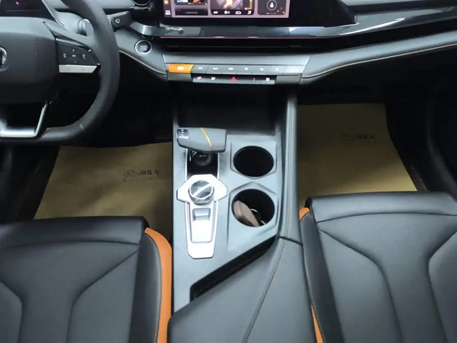 Changan UNI-V 2023 1.5T Smart Navigation Version