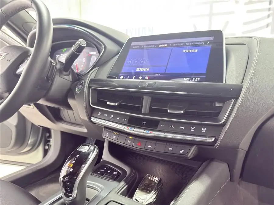 كاديلاك CT5 2023 28T فاخرة (الإصدار القياسي)