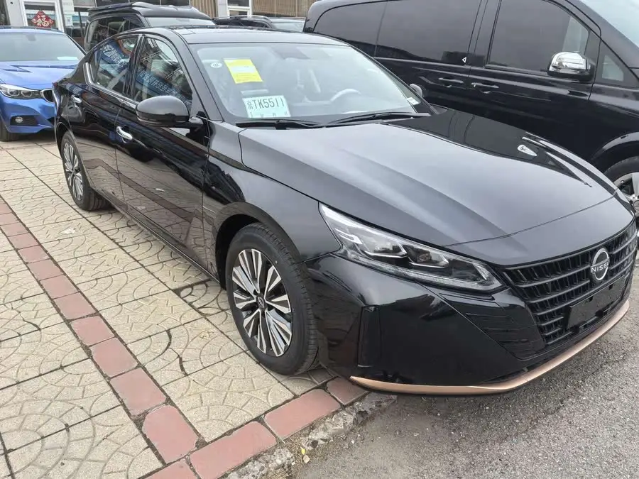 تينيا 2024 2.0 لتر SV إصدار الذهب الأسود