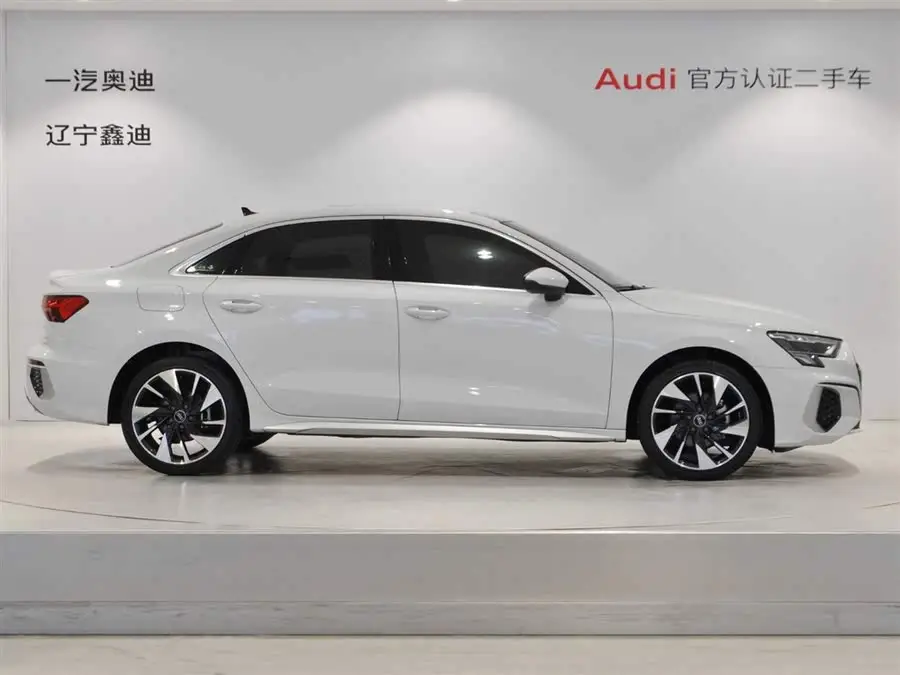 أودي A3 2022 A3L ليموزين 35 TFSI الطراز الرياضي الأنيق