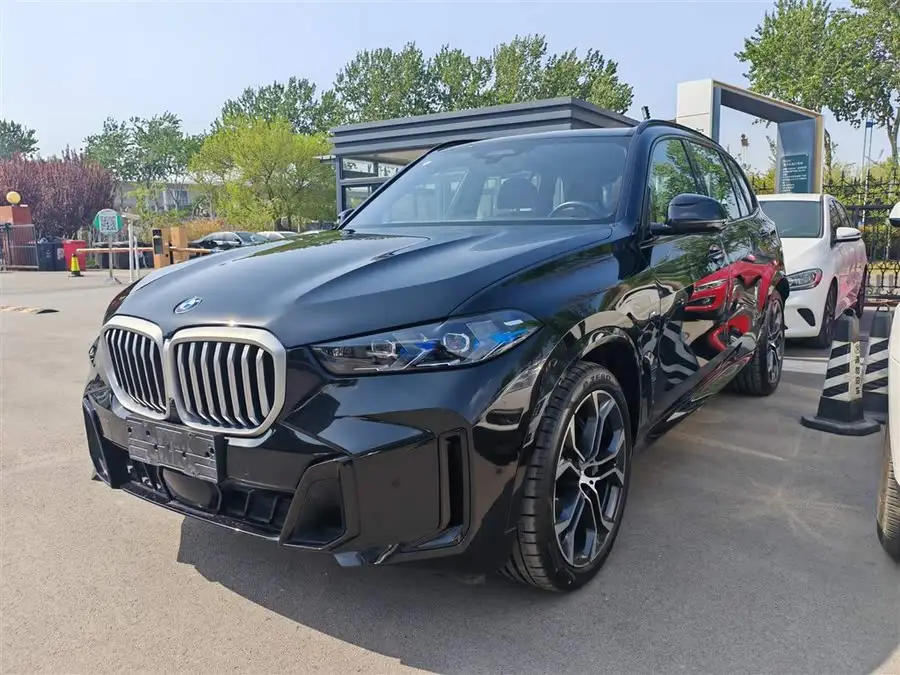 بي إم دبليو X5 2023 xDrive 40Li حزمة م الرياضية الليلية