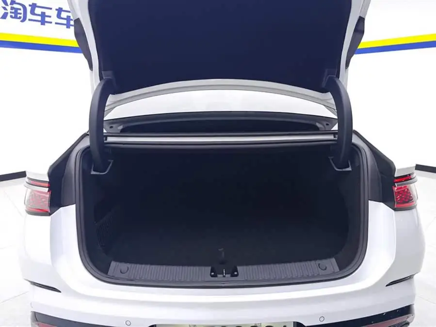 سيلاين 2024 إصدار المجد DM-i 1.5L 121كم الفئة الفاخرة