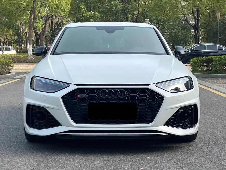 أودي RS 4 2023 RS4 أفانت الإصدار الأسود