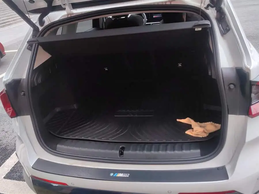 بي إم دبليو X1 2023 sDrive20Li حزمة تصميم X