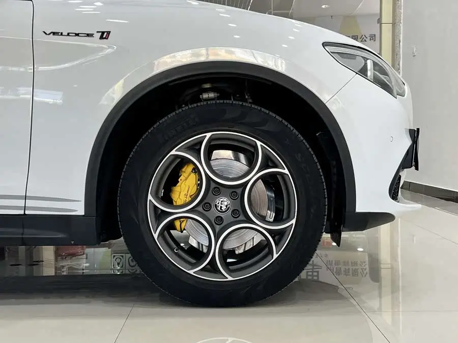 Stelvio 2020 Model 2.0T 280HP Luxury Edition