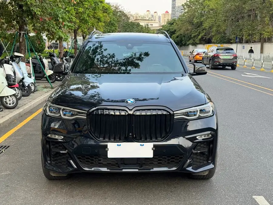 بي إم دبليو X7 2021 xDrive40i حزمة M الرياضية الفاخرة