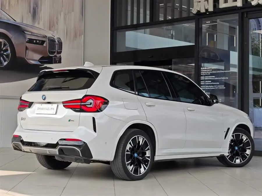 بي إم دبليو iX3 2022 طراز مُعدل نموذج قيادي