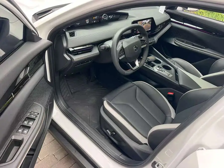 Changan UNI-V 2023 1.5T Premium