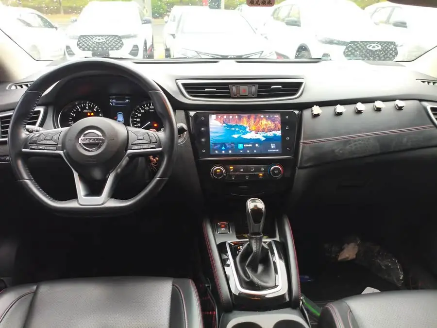 نيسان قاشقاي 2021 2.0 لتر CVT إصدار فاخر