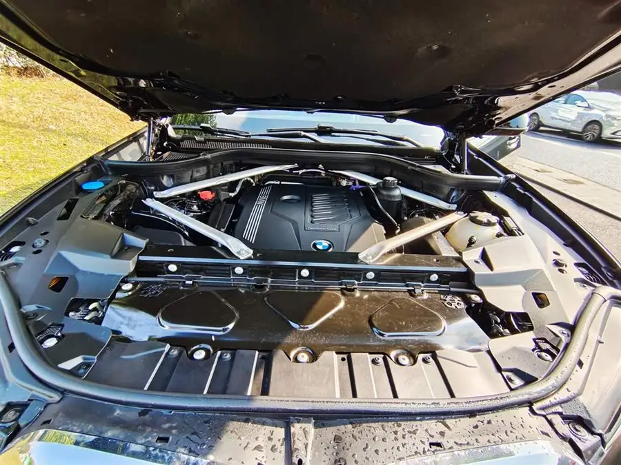 بي إم دبليو X5 2022 xDrive 40Li حزمة M الرياضية