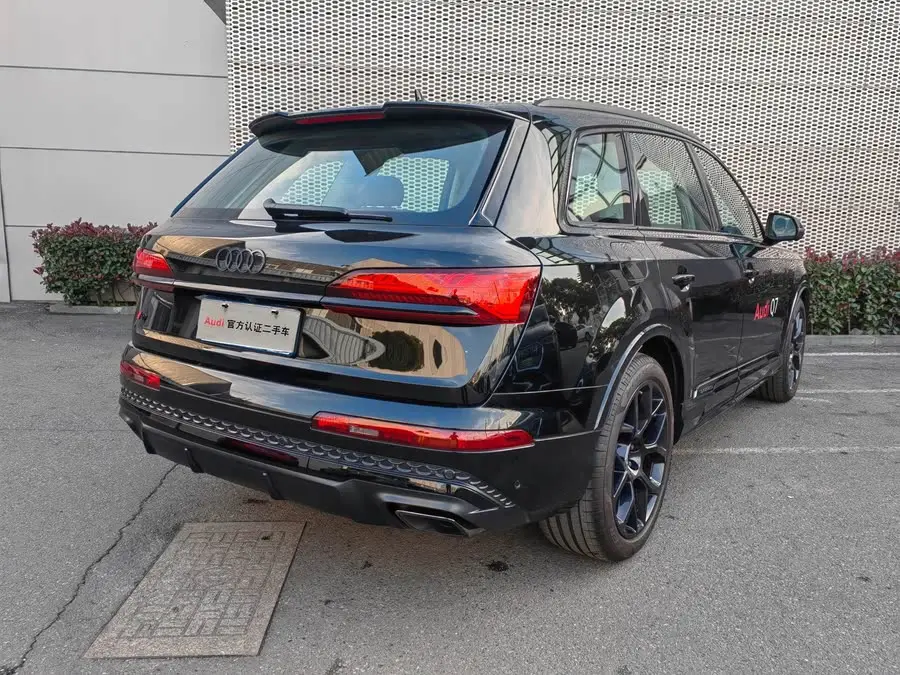 Audi Q7 2024 45 TFSI quattro S line Black Warrior Edition