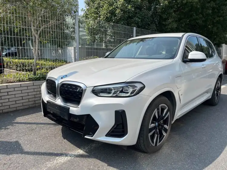 BMW iX3 2023 Leading Edition