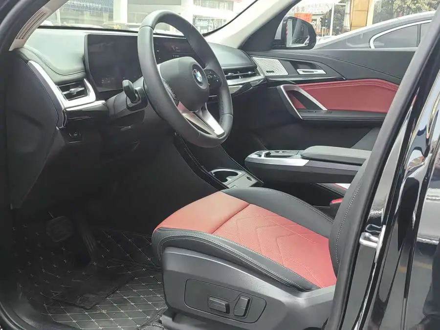 بي إم دبليو X1 2023 sDrive25Li حزمة تصميم X