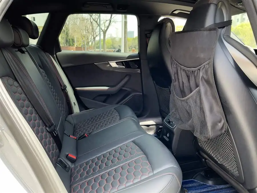 أودي RS 4 2022 RS4 أفانت إصدار أسود