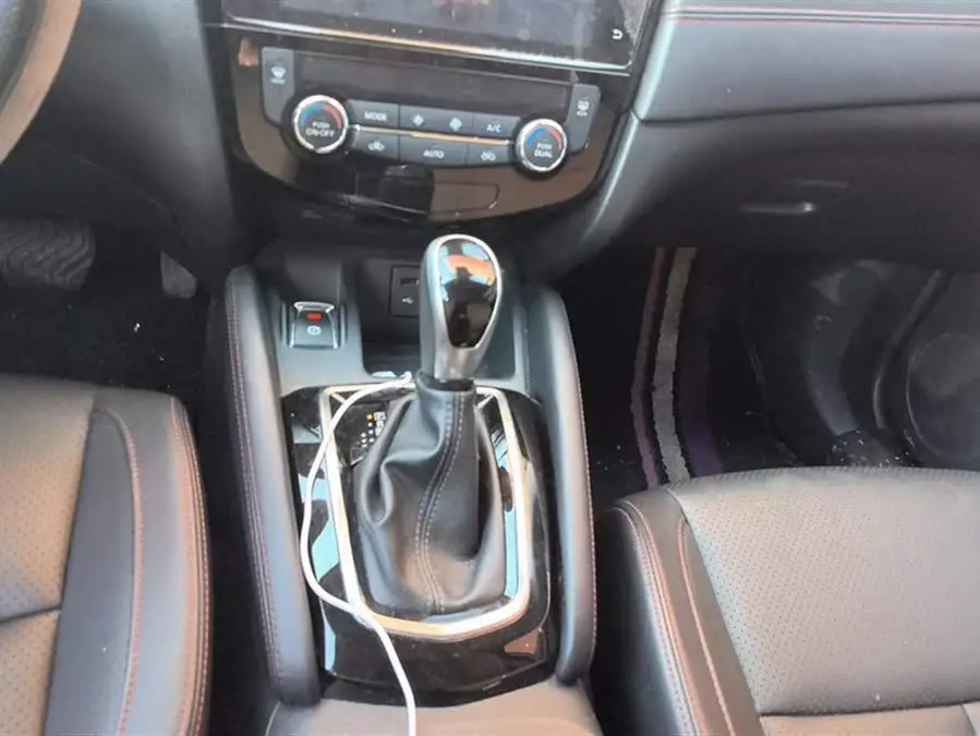 نيسان إكس-تريل 2021 2.0 لتر CVT فئة فاخرة