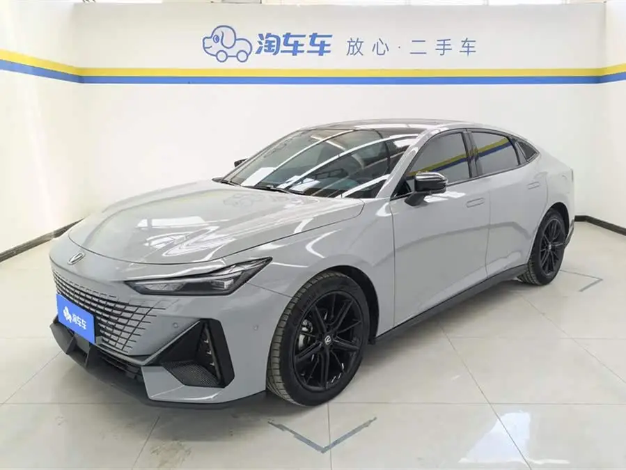 Changan UNI-V 2022 1.5T Smart Navigation Edition