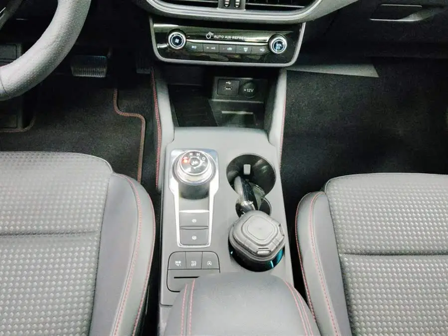 فورد فوكس 2021 سيدان إيكوبوست 180 أوتوماتيك ST لاين