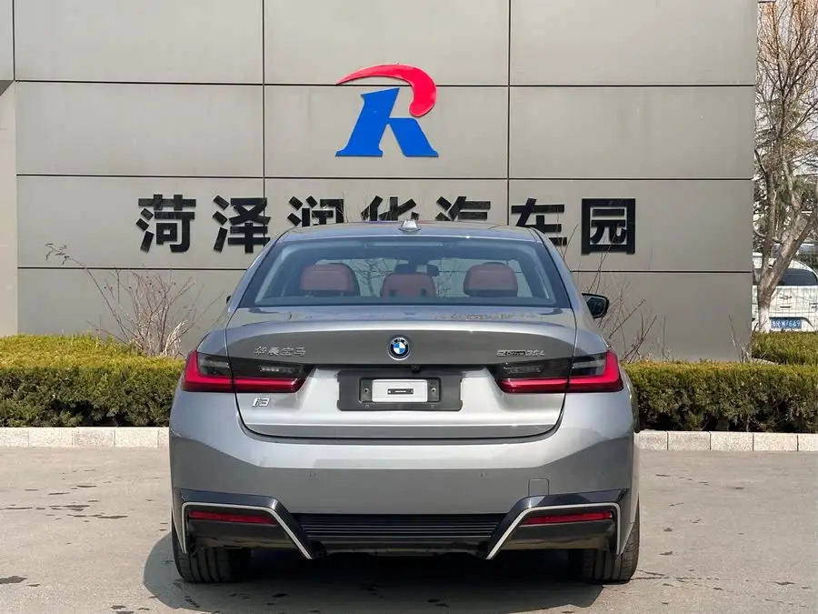 بي إم دبليو i3 2024 eDrive 35 L