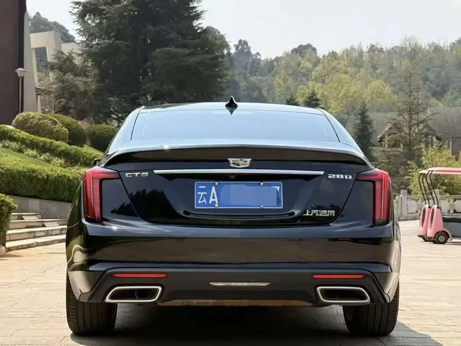 كاديلاك CT5 2023 28T الفاخرة (الإصدار القياسي)