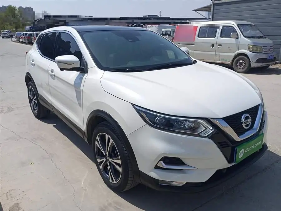 2021 نيسان قاشقاي 2.0 لتر CVT الفاخرة