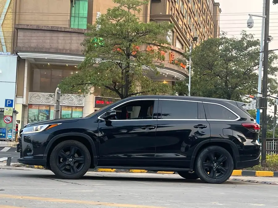 2021 هايلاندر 2.0T دفع رباعي نسخة الفارس 7 مقاعد