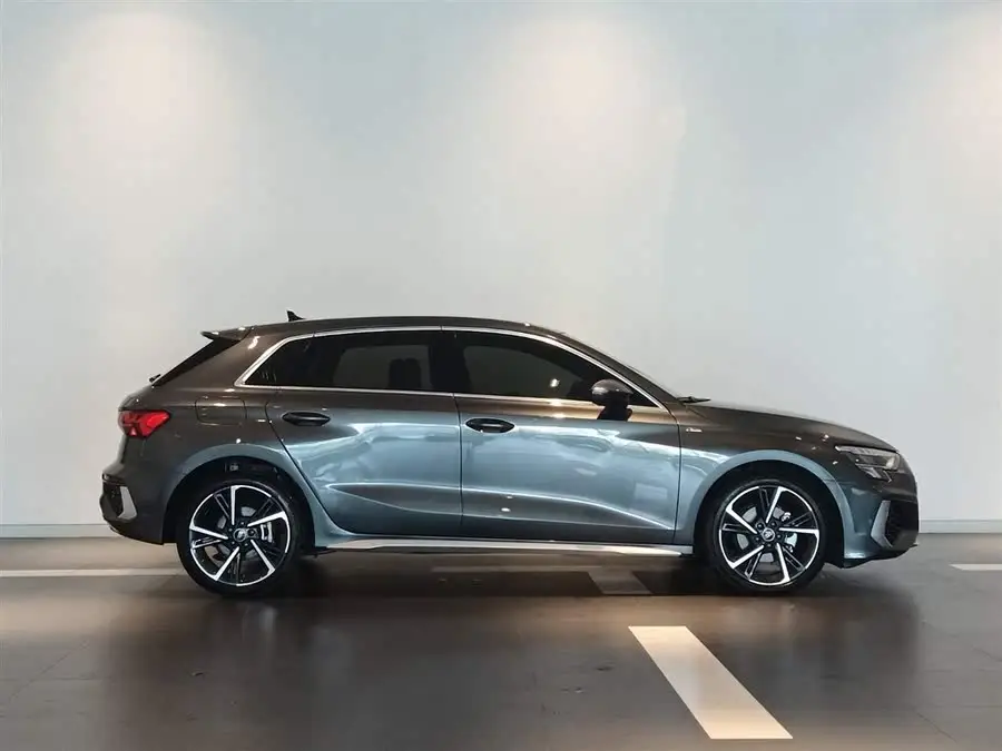 أودي A3 2023 سبورت باك 35 TFSI طراز الموضة الرياضية