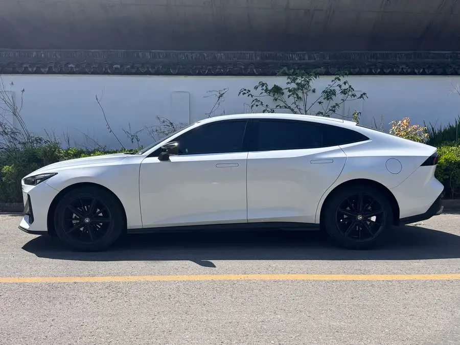 شانجان UNI-V 2022 1.5T المتفوقة