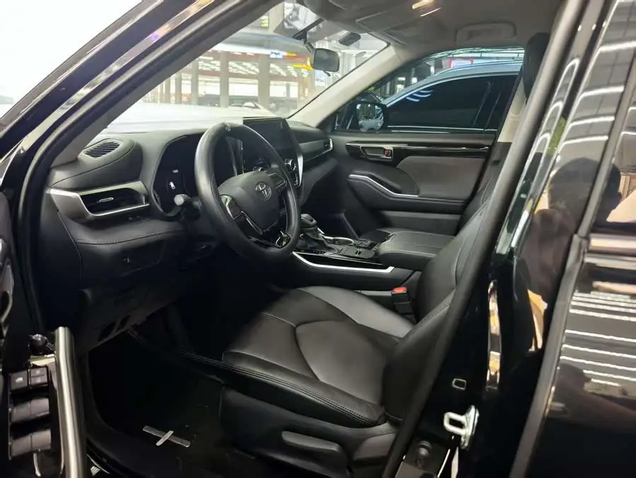 هايلاندر 2022 هايبرد 2.5 لتر دفع ثنائي نسخة النخبة 5 مقاعد