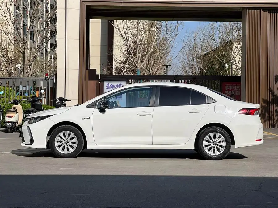 كورولا 2019 هايبرد 1.8 لتر E-CVT GL-i النسخة الرائدة