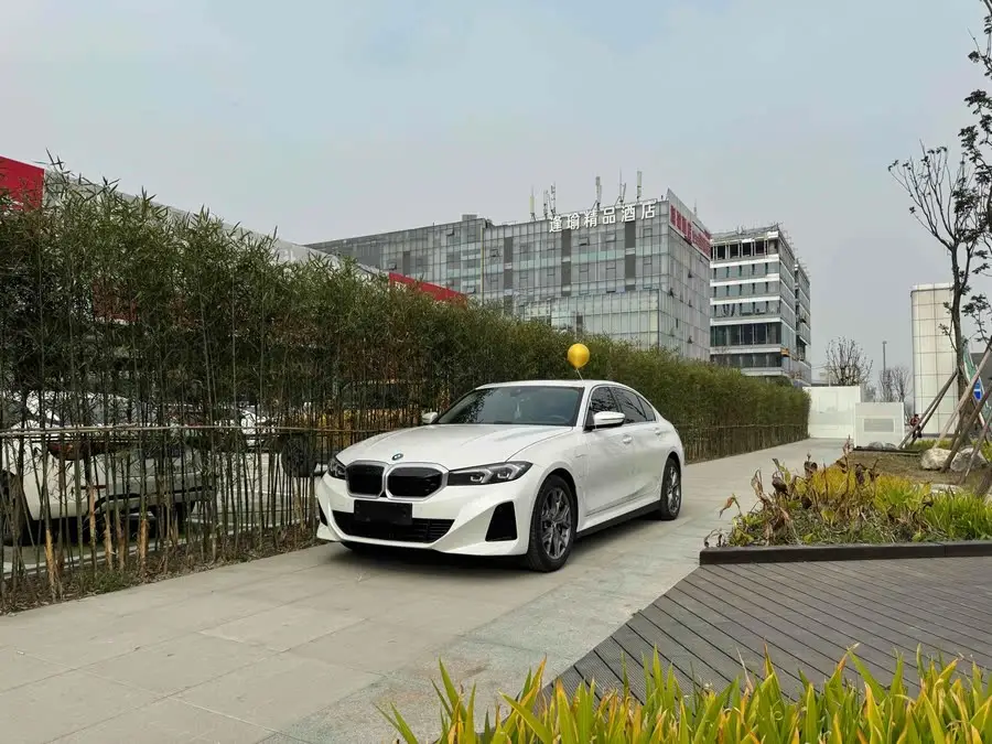 بي إم دبليو i3 2024 eDrive 35 L