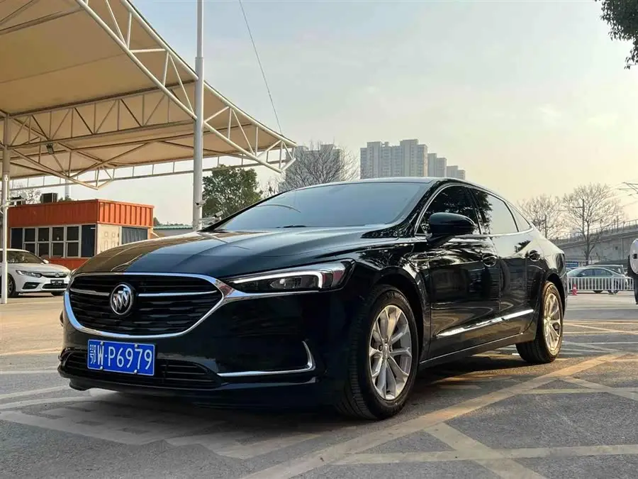 بيوك لاكروس 2022 552T الفاخرة