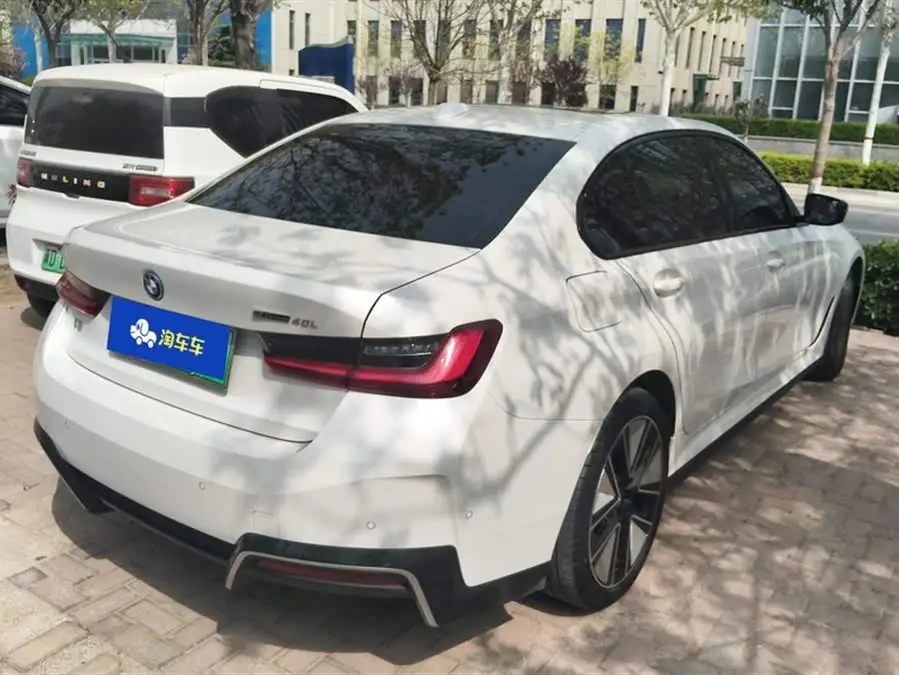 بي إم دبليو i3 2024 eDrive 40 L حزمة رياضية ليلية