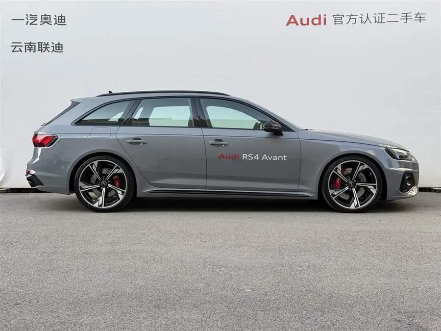 أودي RS 4 2023 RS4 أفانت إصدار بلاك