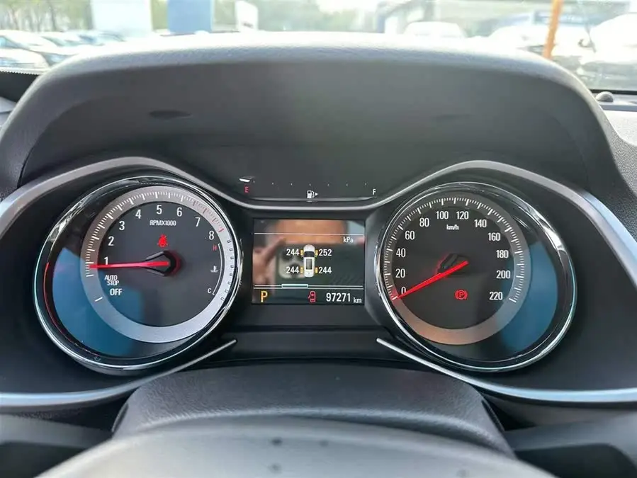 Wulando 2019 530T Automatic Premium Edition (5+2 seats) National VI