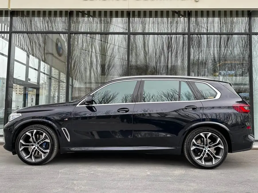 بي إم دبليو X5 2022 xDrive 40Li حزمة M الرياضية الفاخرة