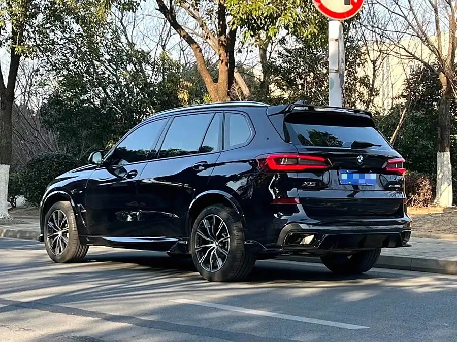 بي إم دبليو X5 2022 xDrive 30Li حزمة رياضية M