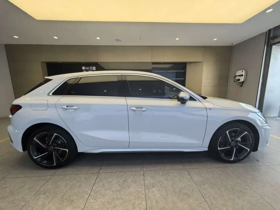 أودي A3 2022 سبورتباك 35 TFSI نسخة رياضية عصرية