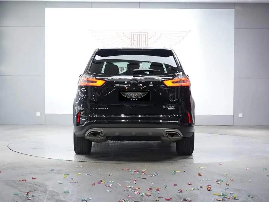 2021 Ford Edge PLUS EcoBoost 245 FWD High-end 7-seater