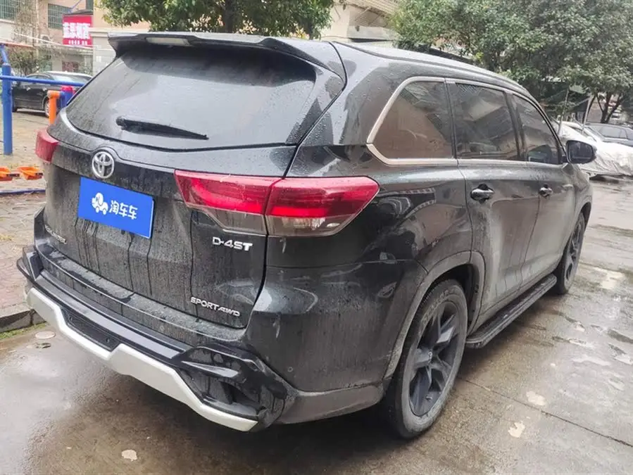 2021 هايلاندر 2.0T النسخة Knight للدفع الرباعي 7 مقاعد