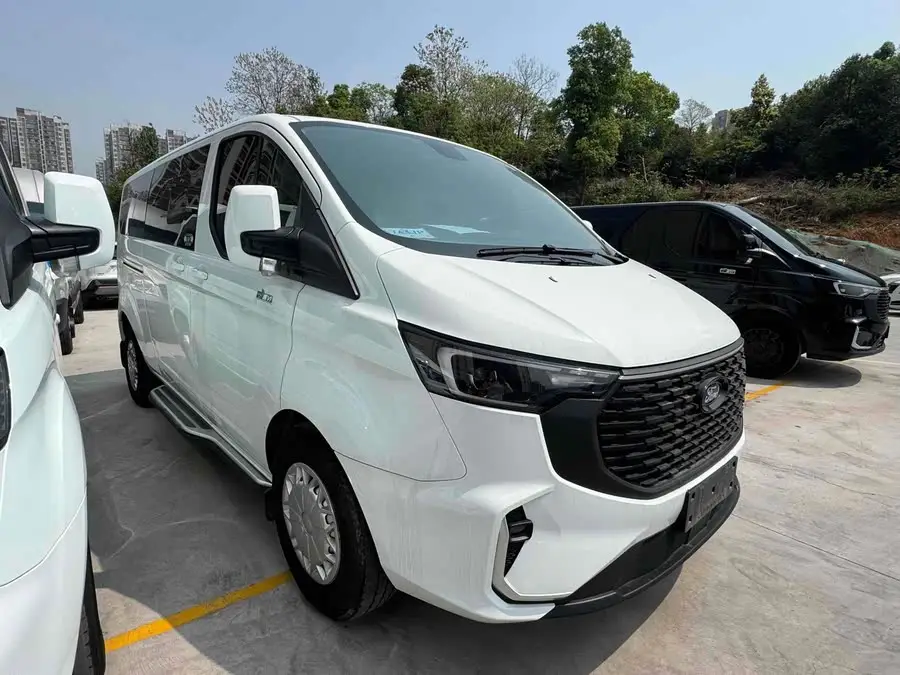 فورد ترانزيت 2023 طراز 2.0T ديزل أوتوماتيكي للاستخدام التجاري مع قاعدة عجلات متوسطة وسقف منخفض 7/8/9 مقاعد