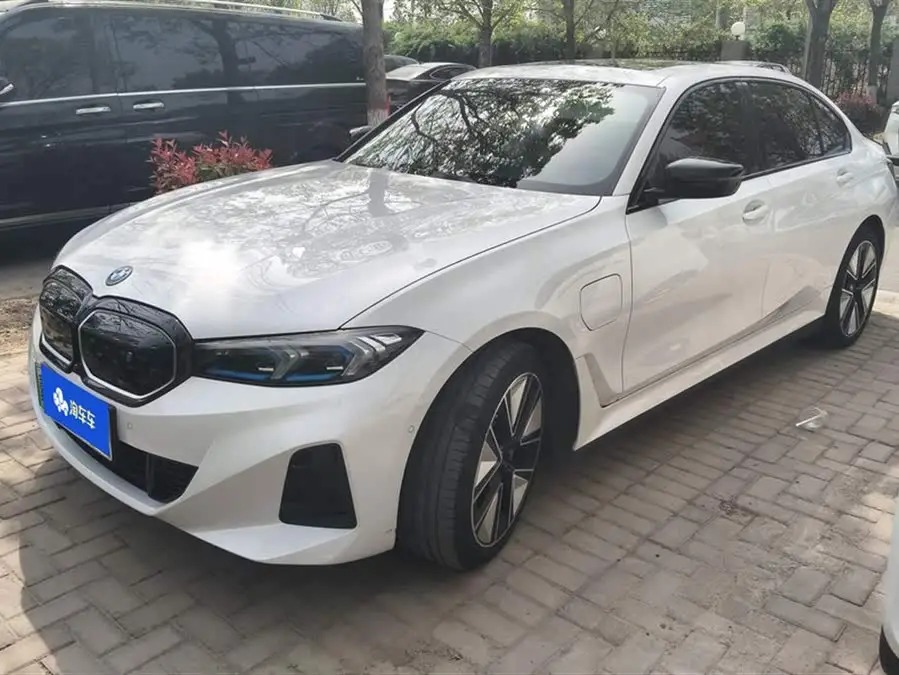 بي إم دبليو i3 2024 eDrive 40 L حزمة رياضية ليلية