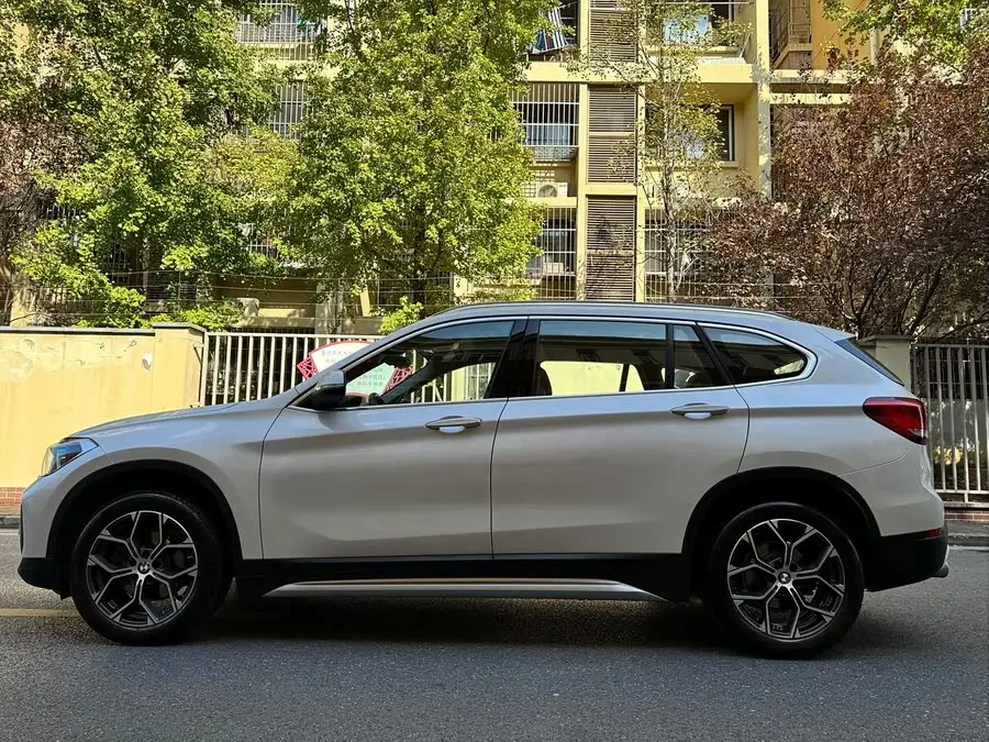 بي إم دبليو X1 2021 sDrive20Li الفئة الفاخرة